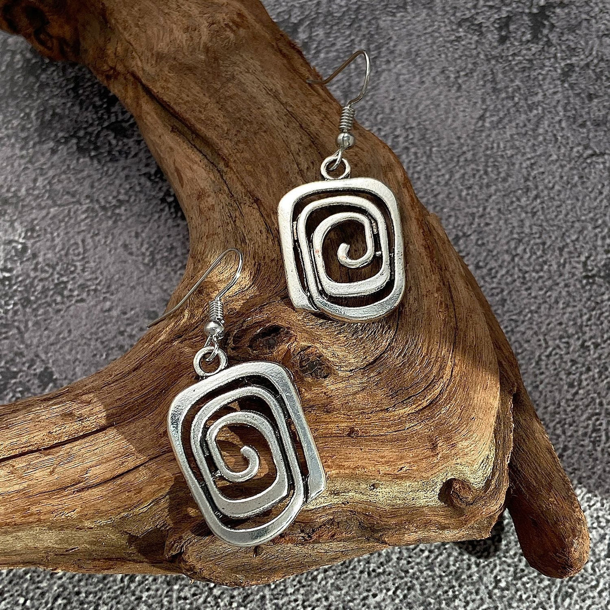 Eva – Retro Spiral Earrings in Silver