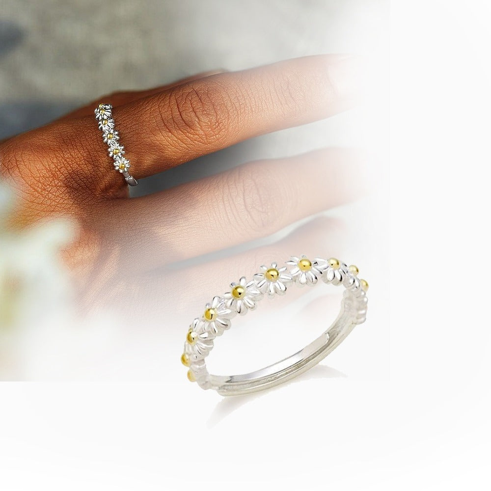 Dahliana – Daisy Ring in Adjustable Silver and Hand-Painted Enamel