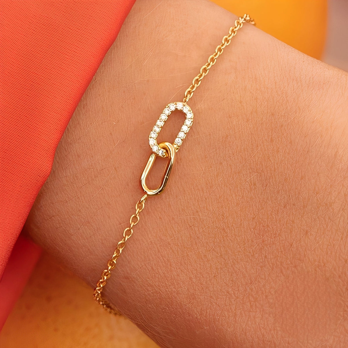 Rina – Bracelet with shiny links