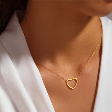 Mika – Delicate golden heart-shaped pendant chain
