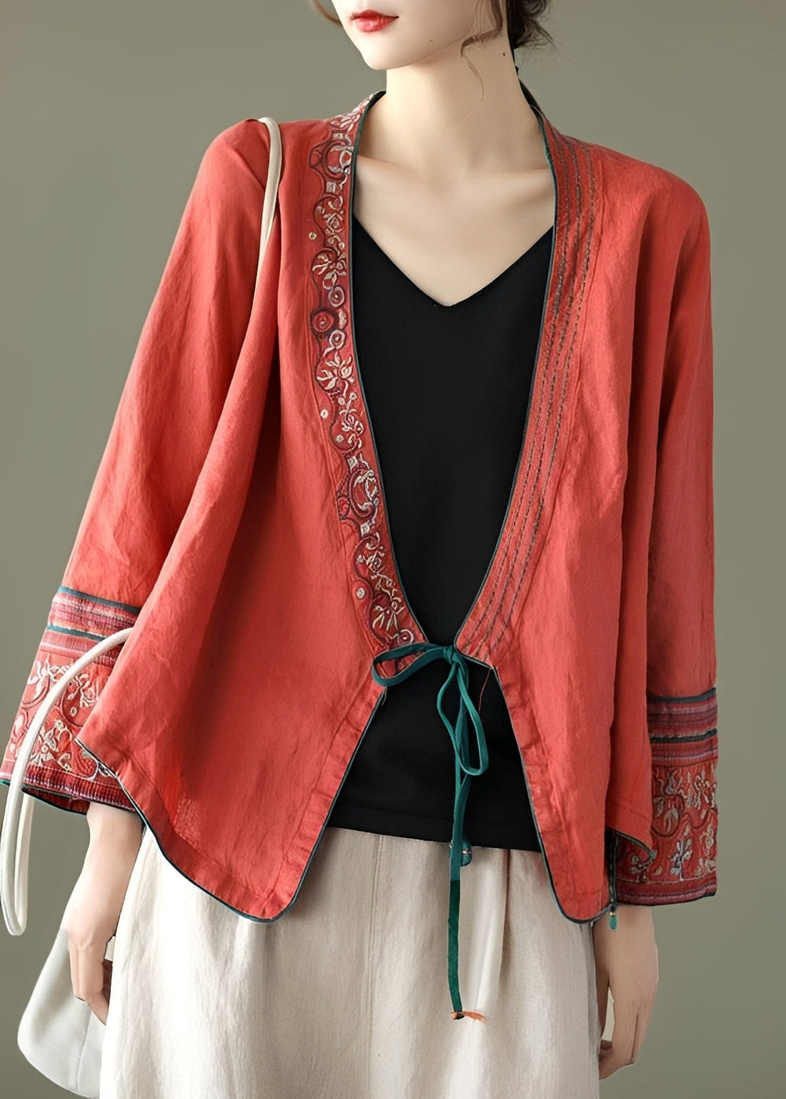 Nastia - Fashionable, laid-back women's blouse with embroidery