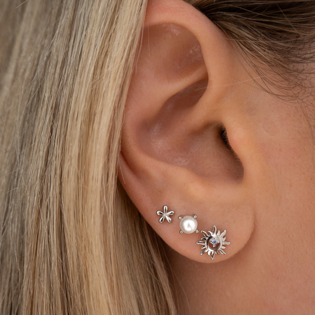 Mini flower earrings in sterling silver