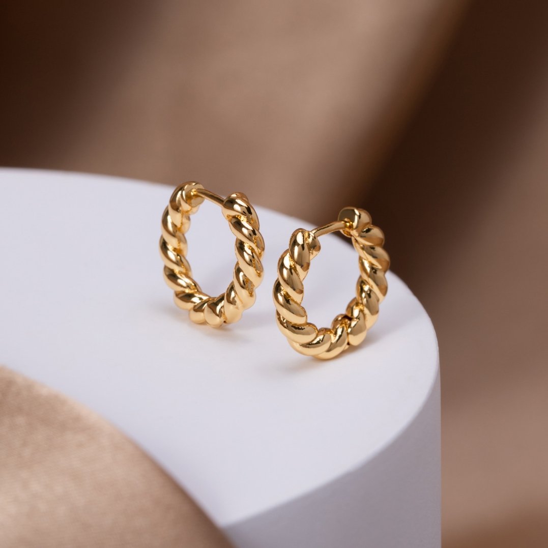 Orhyl – Twisted golden earrings