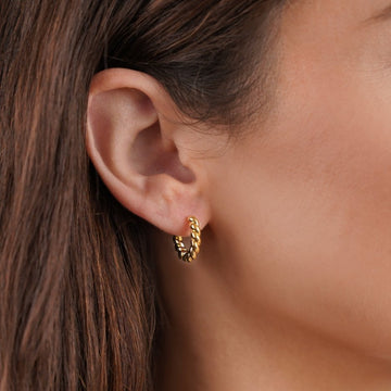 Orhyl – Twisted golden earrings