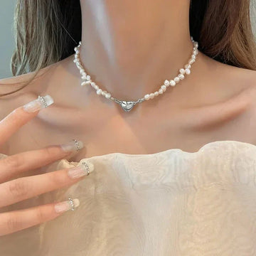 Alix – Short Pearl Collar Love Magnet