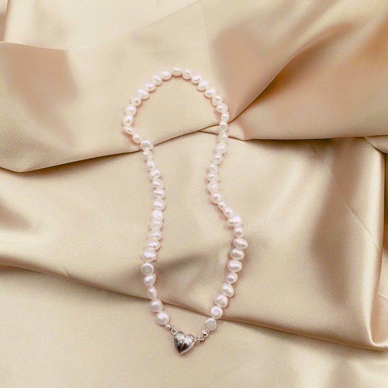 Alix – Short Pearl Collar Love Magnet