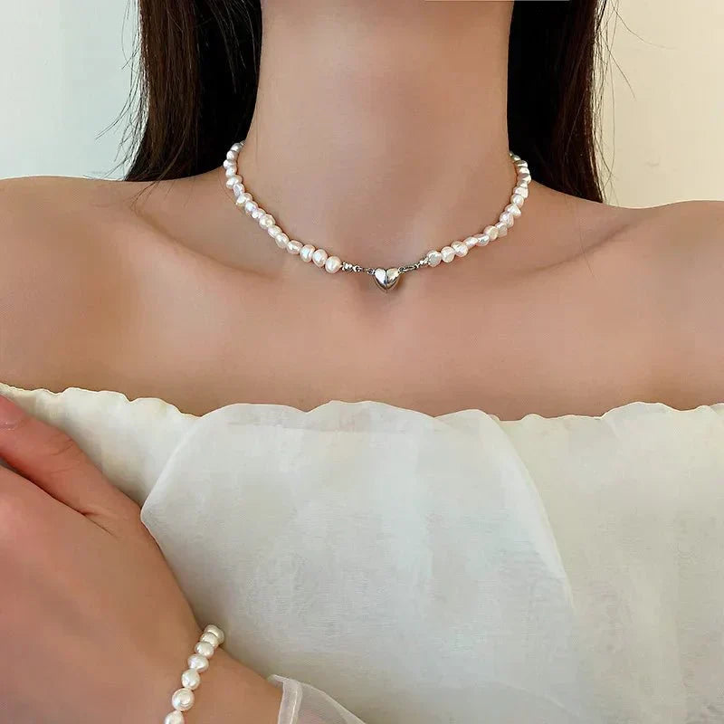 Alix – Short Pearl Collar Love Magnet