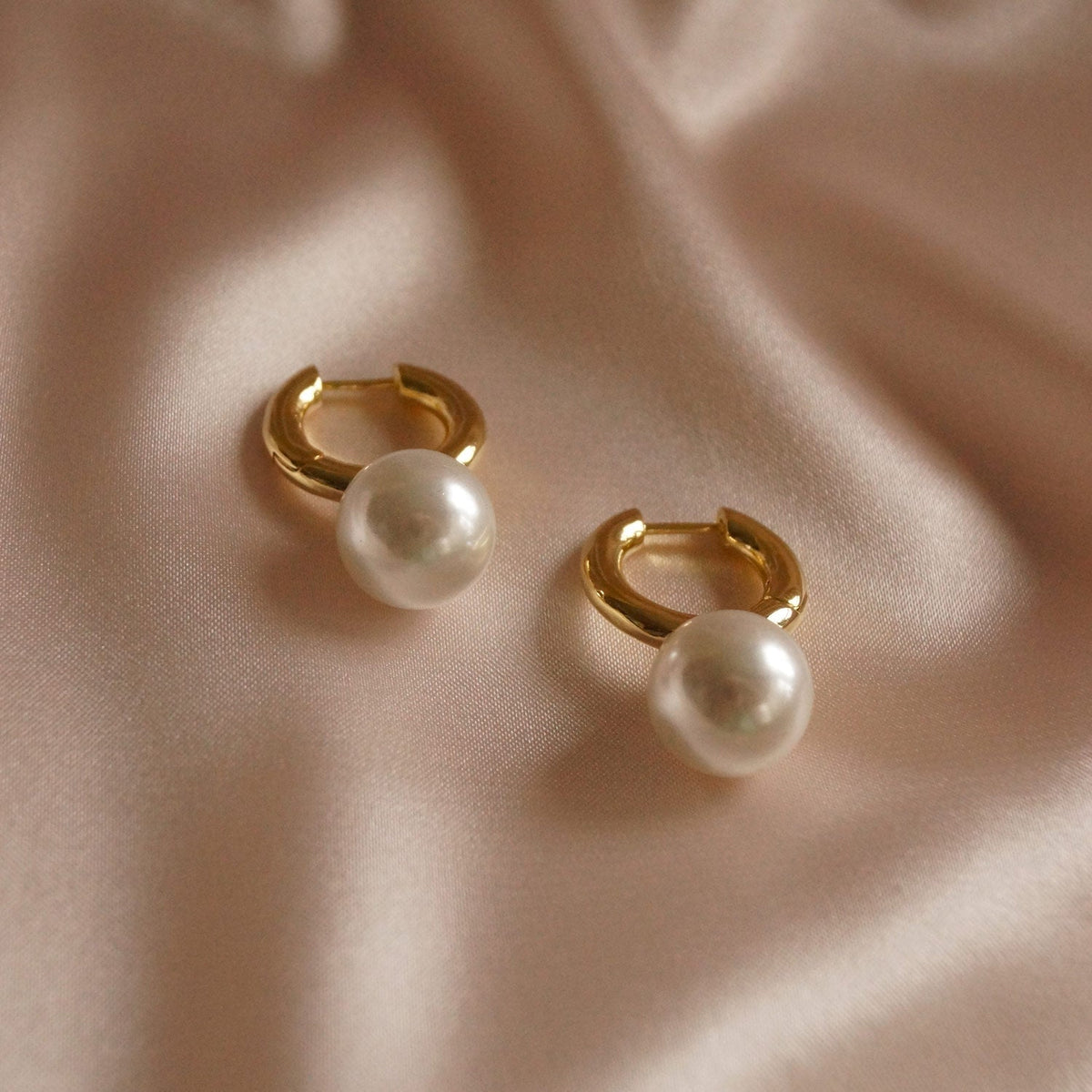 Moira - Pearl Earrings