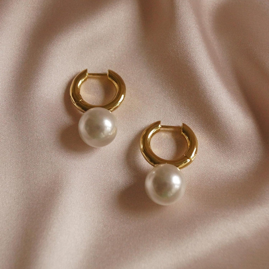 Moira - Pearl Earrings