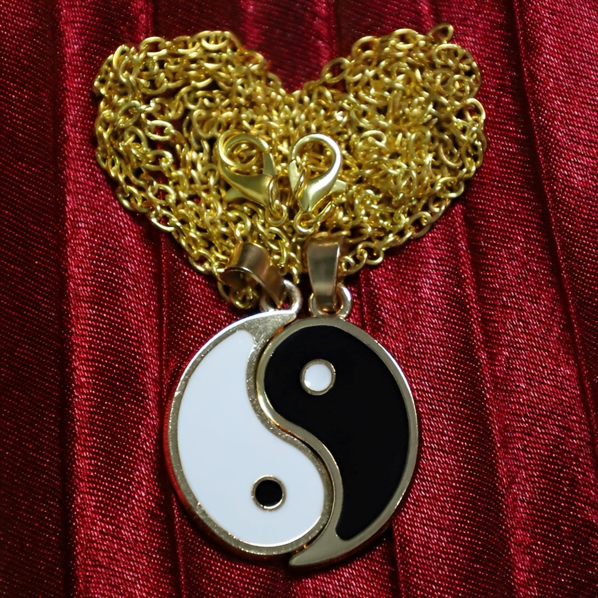 Tao – Yin Yang separable necklace for couples or friends