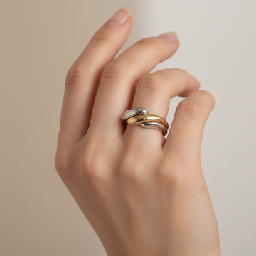 Elaine – Silver ring with irregular wave design