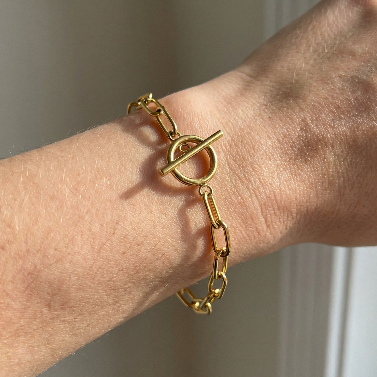 Millie – T-Bar Bracelet with Rectangular Links in Gold