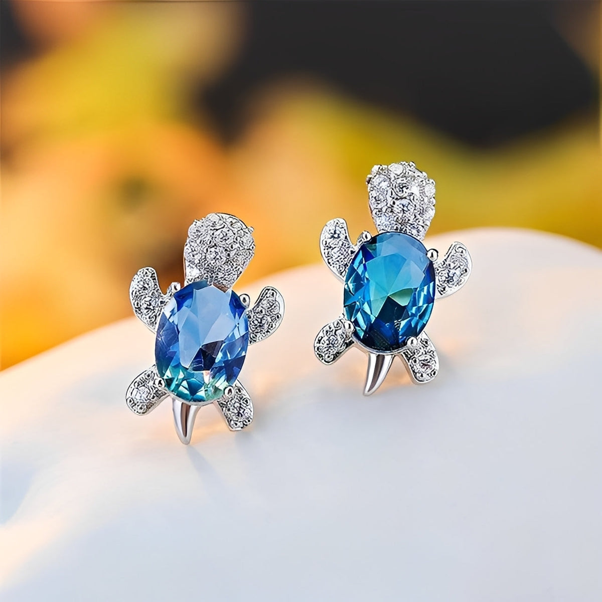 Talia – Earrings of sea turtle with shiny details