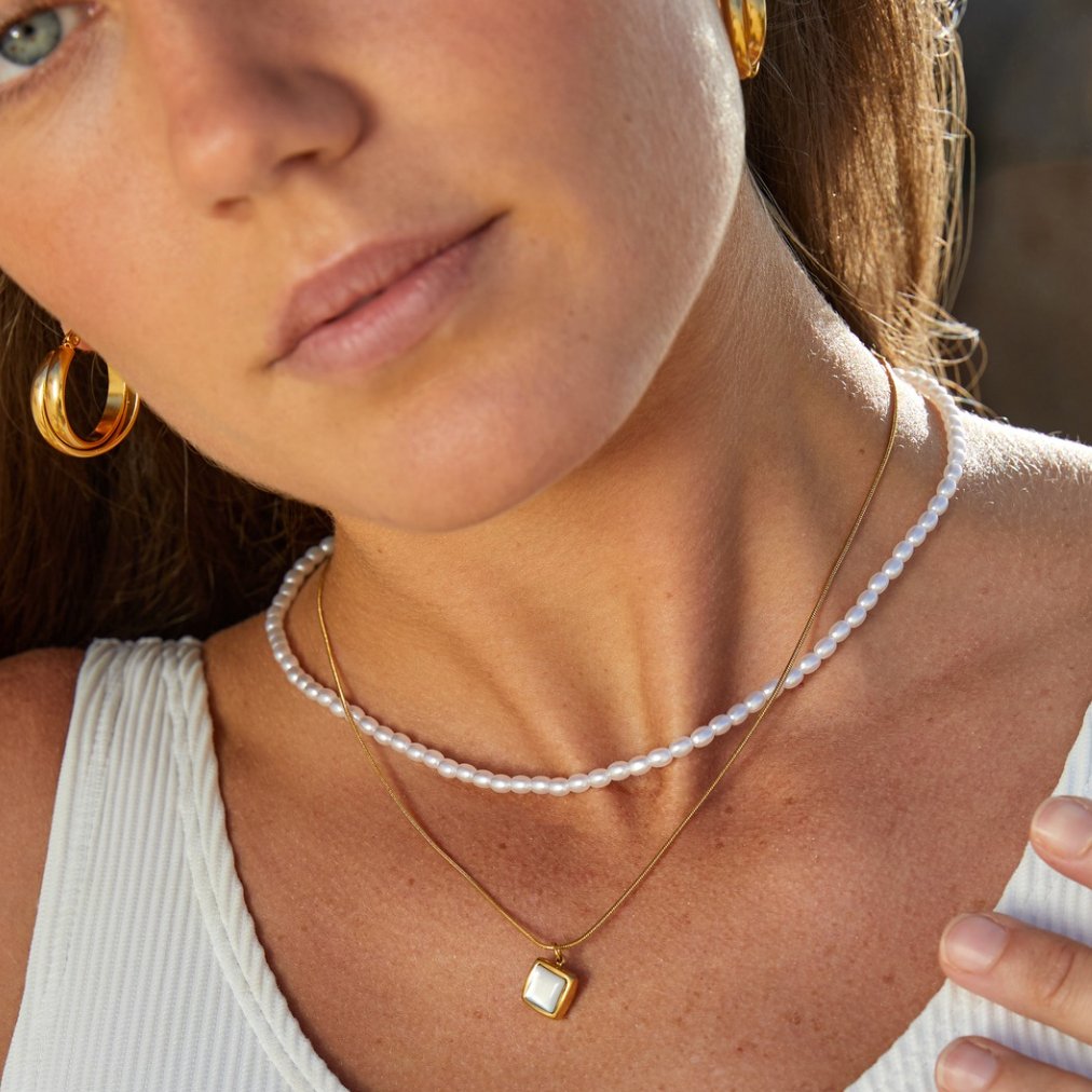 Riva - Necklace with moonstone pendant