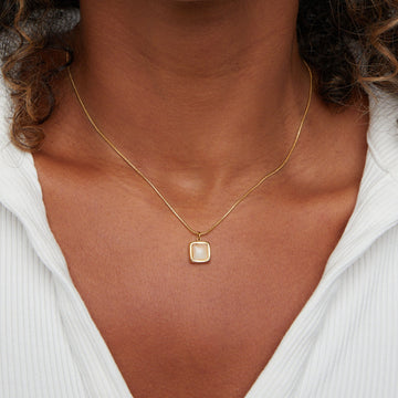 Riva - Necklace with moonstone pendant
