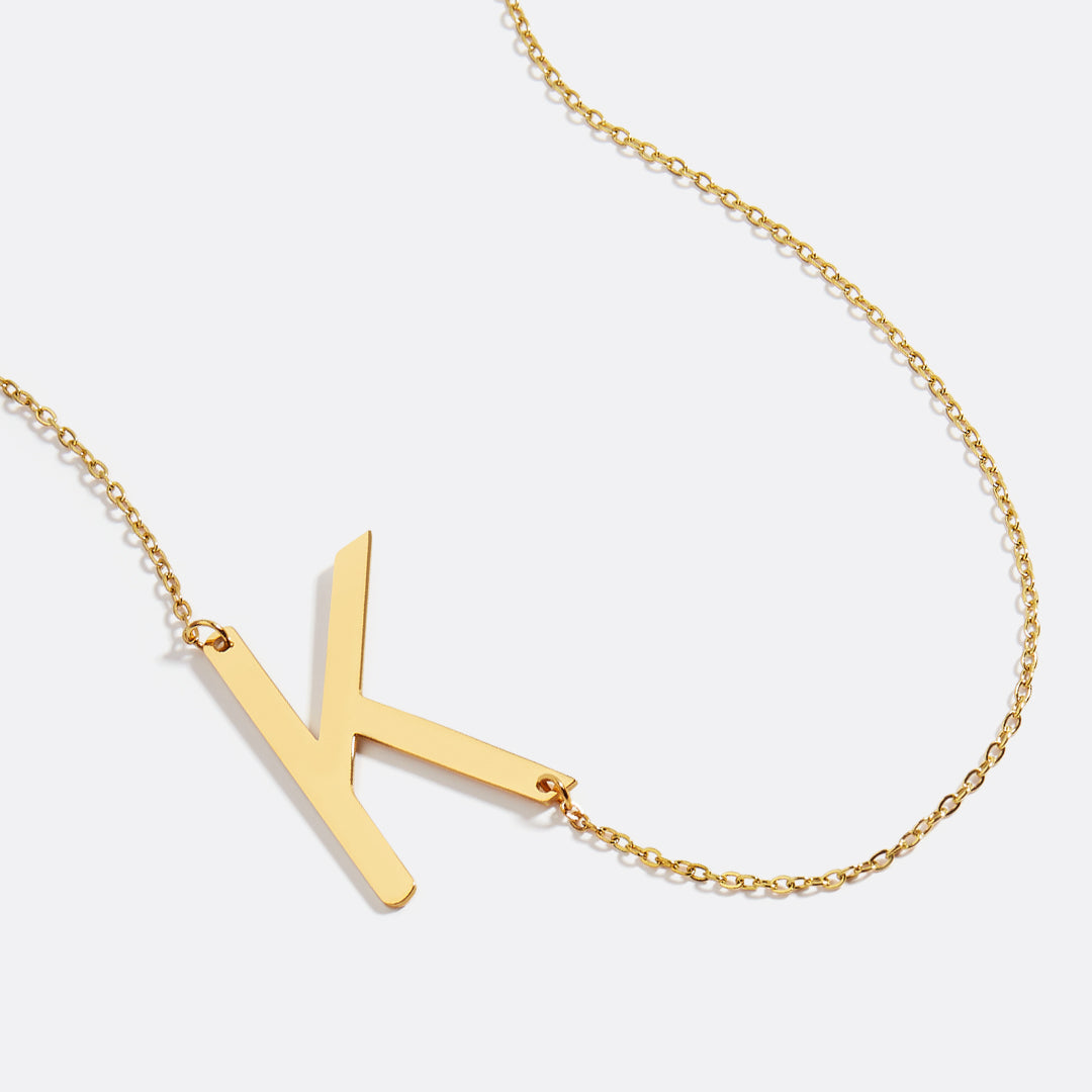 Inez – Necklace with declarative initial
