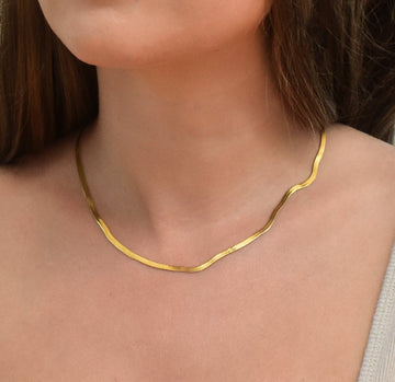 Lucienne – Elegant Snake Necklace