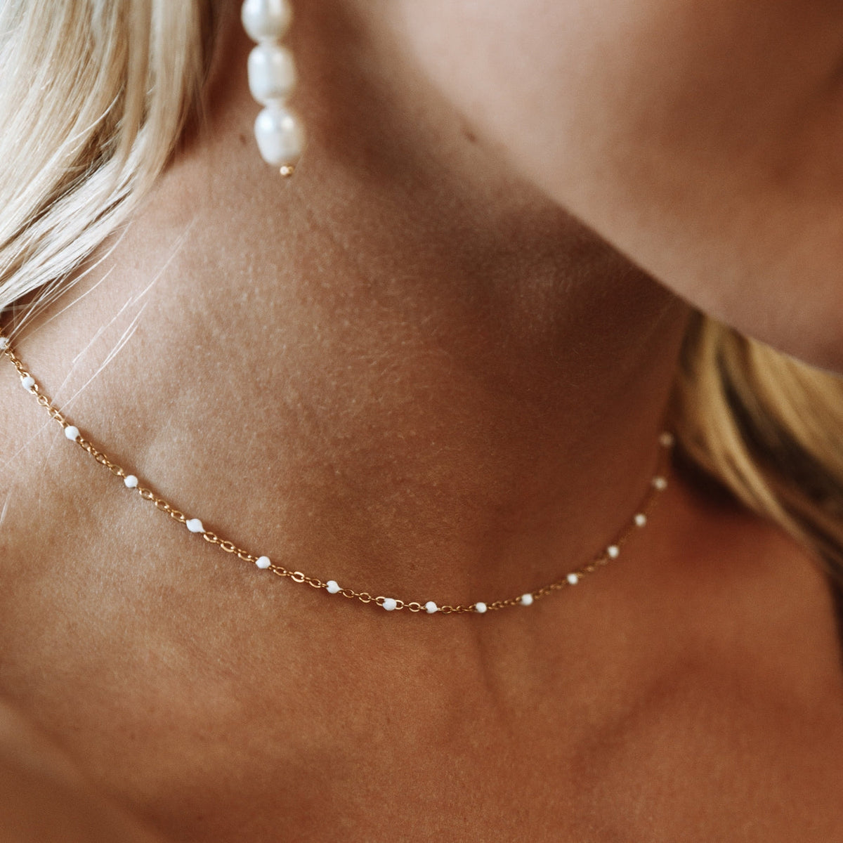 Island – Necklace with White Details