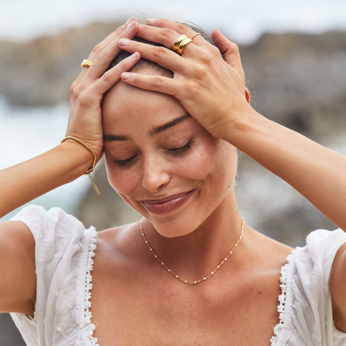 Island – Necklace with White Details