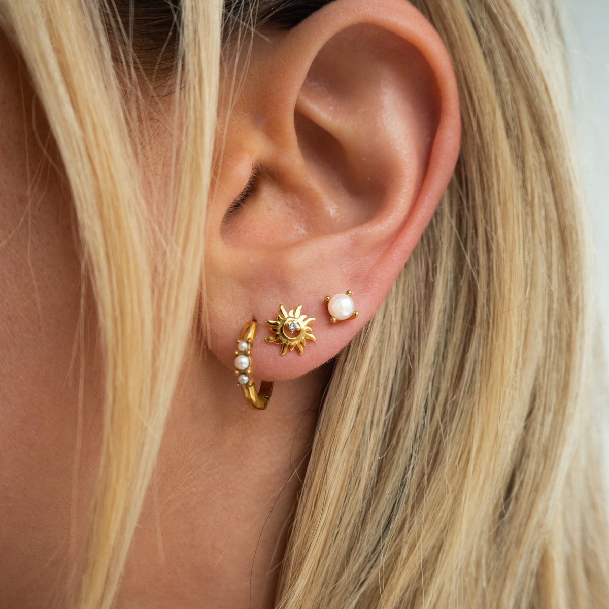 Jessi - Golden Pearl Earrings