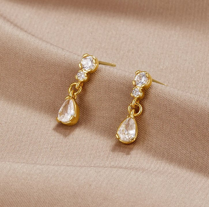 Yarina - Drop-shaped Crystal Earrings