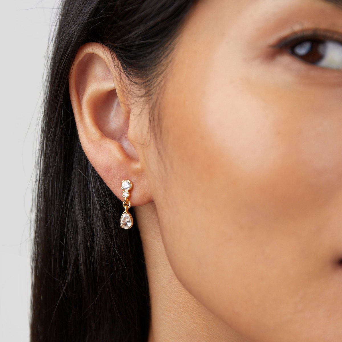 Yarina - Drop-shaped Crystal Earrings
