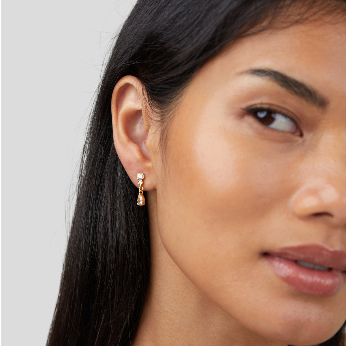 Yarina - Drop-shaped Crystal Earrings