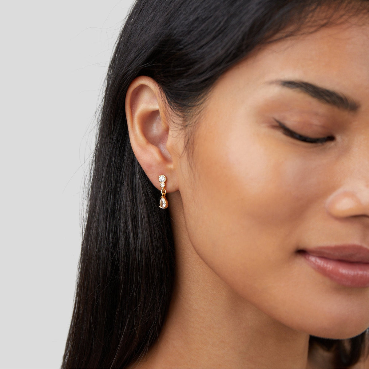 Yarina - Drop-shaped Crystal Earrings