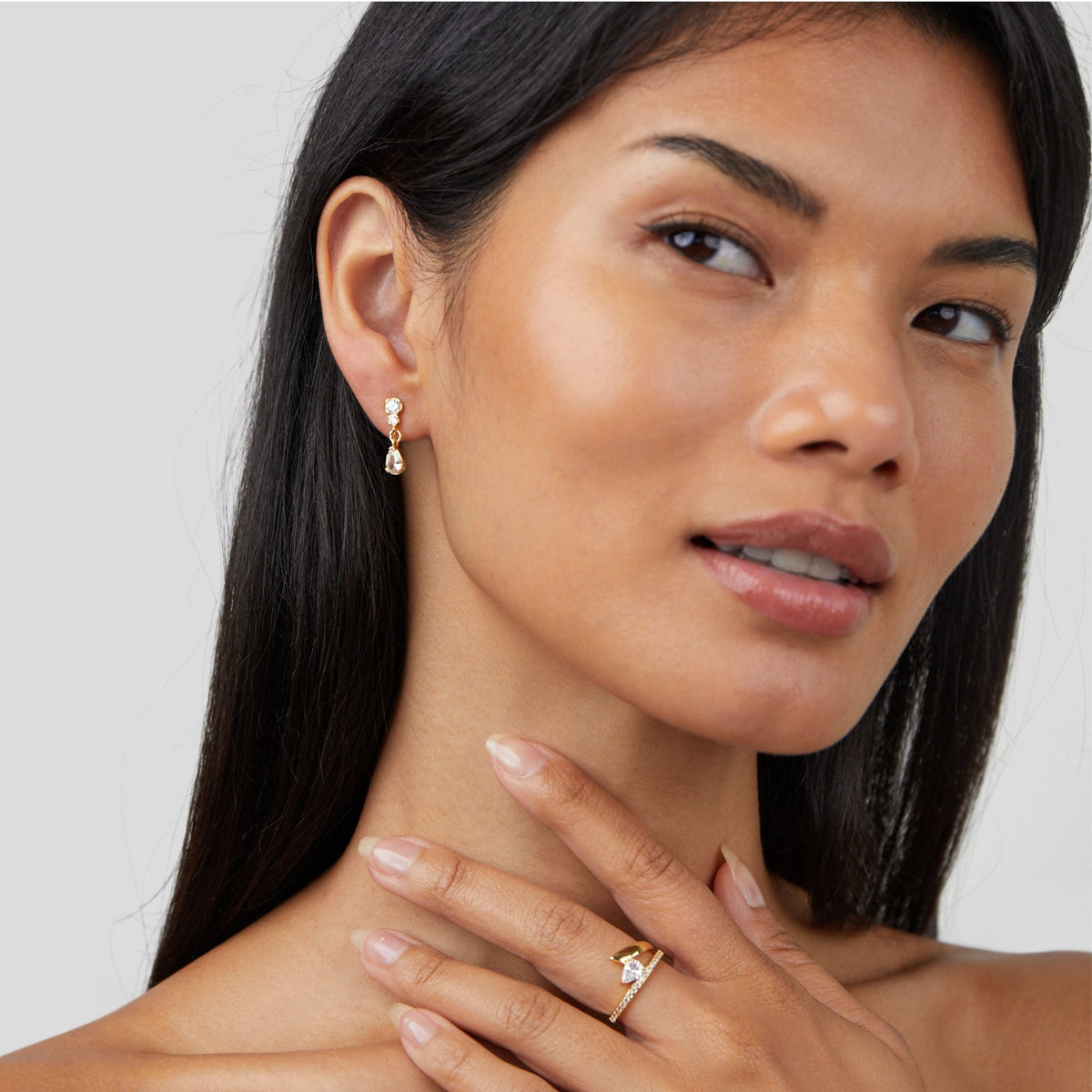 Yarina - Drop-shaped Crystal Earrings